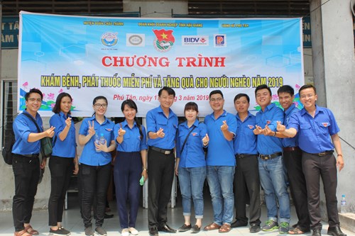 XSKTHG - Trao Thuốc Miễn Phí Cho Người Nghèo Xã Phú Tân, Huyện Châu Thành, Tỉnh Hậu Giang